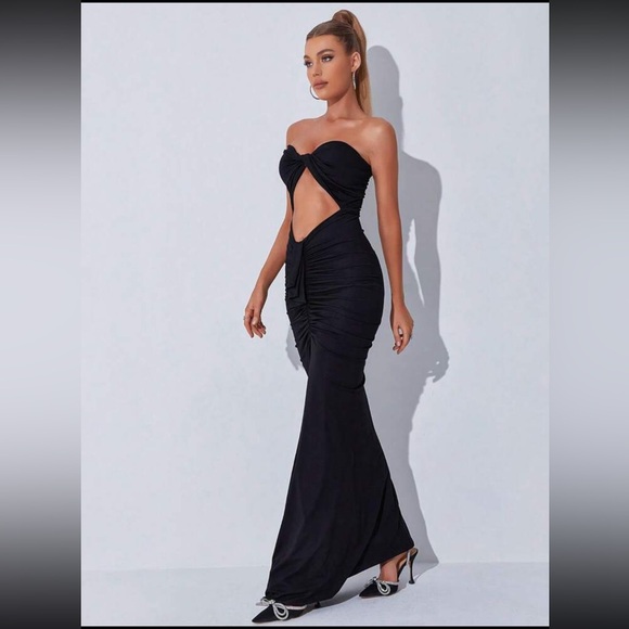 Twist Front Cut Out Ruched Tube Dress - Picture 3 of 3